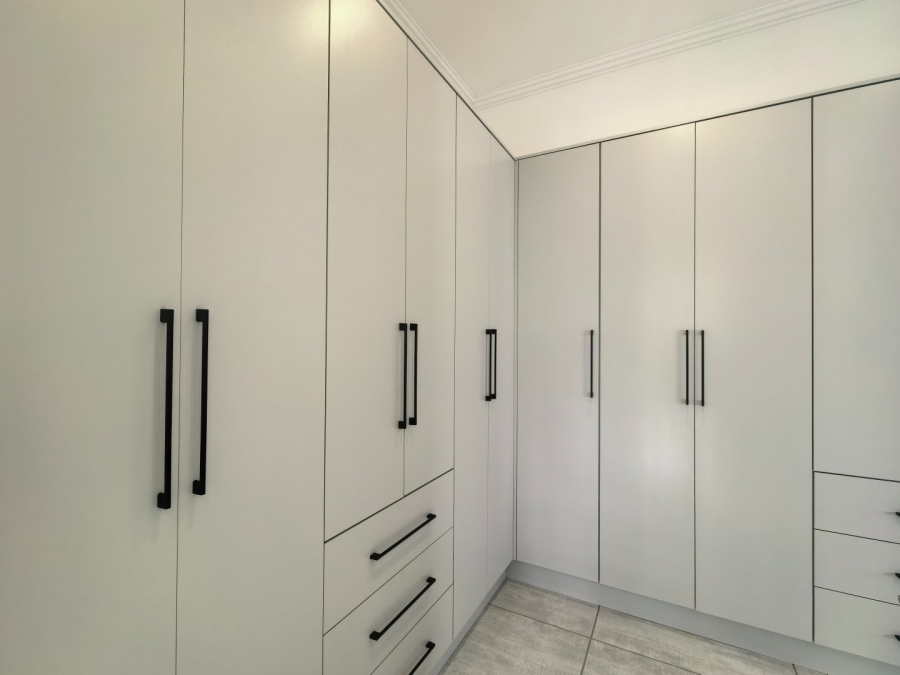 5 Bedroom Property for Sale in Kingswood Golf Estate Western Cape